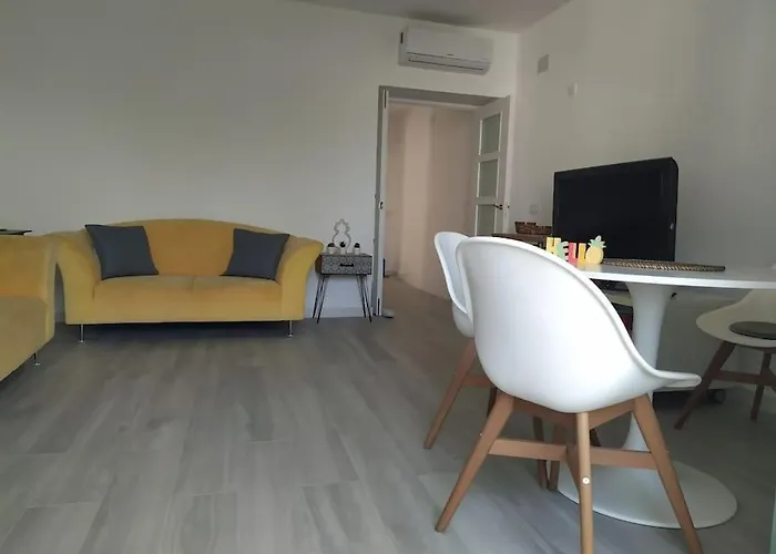 Espectacular Piso En La Misma Plaza Del Mentidero. Apartment *